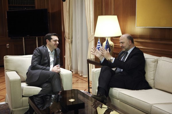 Αισιόδοξοι Tσίπρας και Μοσκοβισί: Είναι κοντά η συμφωνία για το κλείσιμο της αξιολόγησης [εικόνες & βίντεο] | iefimerida.gr 2