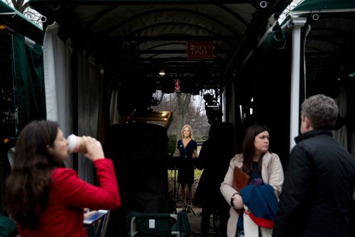 Εκτοξεύθηκαν οι πωλήσεις του «1984» του Οργουελ -Μετά από δήλωση συμβούλου του Τραμπ [εικόνες & βίντεο] | iefimerida.gr 1