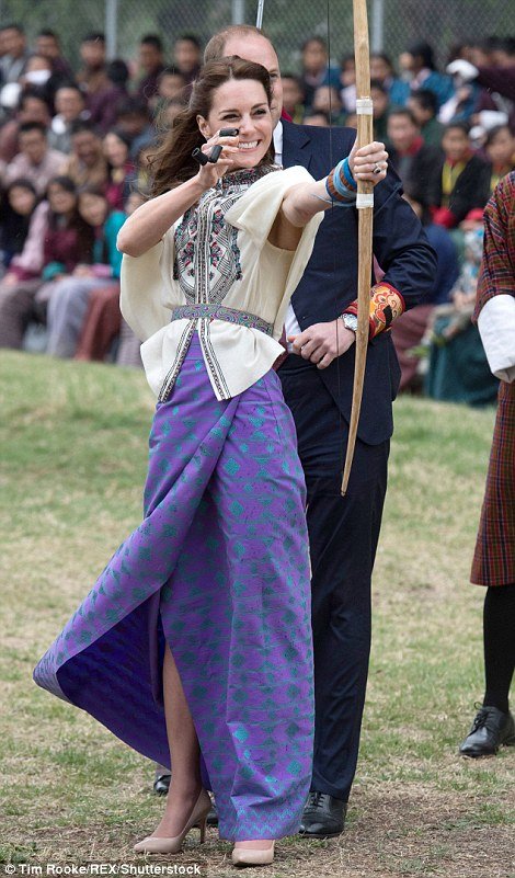 Μίντλετον ντυμένη παραδοσιακά και πρίγκιπας συνάντησαν τον «Γουίλιαμ και την  Κέιτ της Ανατολής» [εικόνες] | iefimerida.gr 0