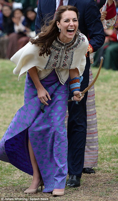 Μίντλετον ντυμένη παραδοσιακά και πρίγκιπας συνάντησαν τον «Γουίλιαμ και την  Κέιτ της Ανατολής» [εικόνες] | iefimerida.gr 1