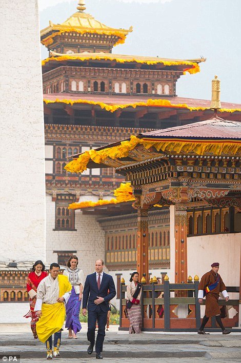 Μίντλετον ντυμένη παραδοσιακά και πρίγκιπας συνάντησαν τον «Γουίλιαμ και την  Κέιτ της Ανατολής» [εικόνες] | iefimerida.gr 6