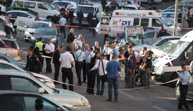 Φονική επίθεση Παλαιστινίων σε συναγωγή: Εισέβαλαν με τσεκούρια [εικόνες & βίντεο] | iefimerida.gr 4