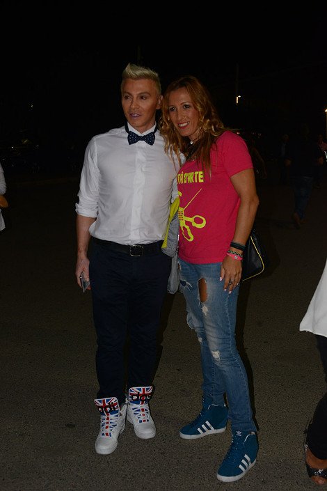 Μια άλλη Ελλάδα έζησε την φρενίτιδα της Lady Gaga στην Αθήνα [εικόνες] | iefimerida.gr 28