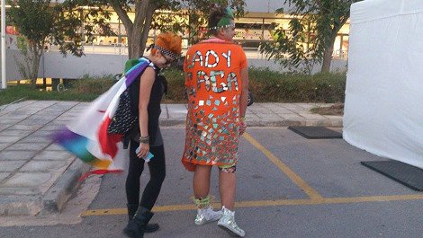 Μια άλλη Ελλάδα έζησε την φρενίτιδα της Lady Gaga στην Αθήνα [εικόνες] | iefimerida.gr 33