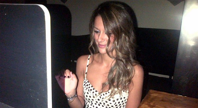 Η όμορφη συνεργάτιδα της Ολγας Κεφαλογιάννη -Ποια είναι η 30χρονη έμπιστη της υπουργού Τουρισμού [εικόνες] | iefimerida.gr 1