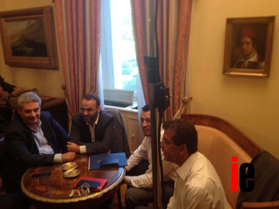 Το backstage από το Προεδρικό Μέγαρο -Τα πηγαδάκια των συνεργατών των πολιτικών αρχηγών [εικόνες] | iefimerida.gr 0