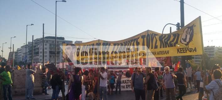 Ενταση στην πορεία μνήμης για τον Παύλο Φύσσα -Επεισόδια έξω από τη ΓΑΔΑ, 8 προσαγωγές [εικόνες & βίντεο] | iefimerida.gr 7