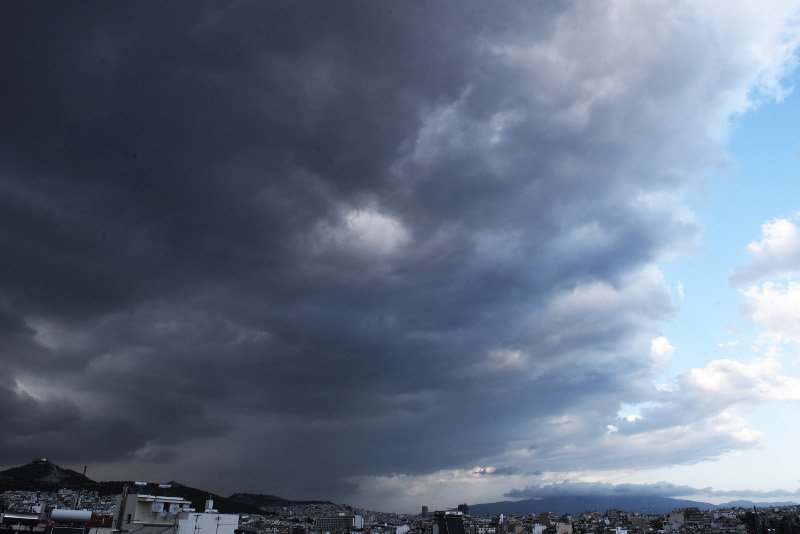 «Ανοιξαν» οι ουρανοί στην Αθήνα -Η πρώτη ισχυρή καταιγίδα του Φθινοπώρου | iefimerida.gr 1