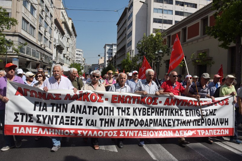 Μεγάλη πορεία συνταξιούχων στο Σύνταγμα -Φωνές κατά της κυβέρνησης για τις «βάρβαρες περικοπές» [εικόνες] | iefimerida.gr 0