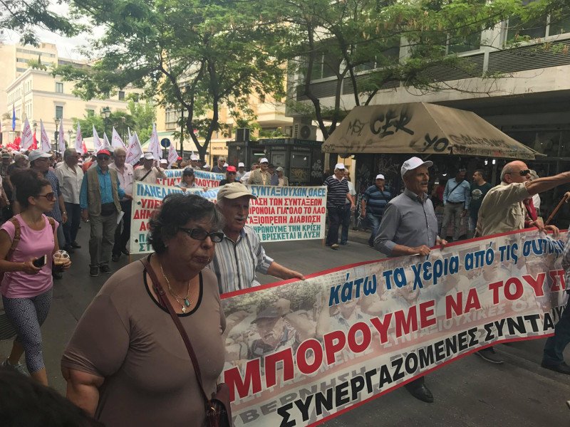 Στους δρόμους οι συνταξιούχοι για τις μειώσεις στις συντάξεις -Συγκέντρωση και πορεία στην Αθήνα | iefimerida.gr 0