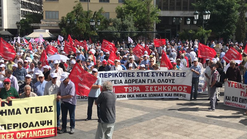 Η συγκέντρωση διαμαρτυρίας των συνταξιούχων στην πλ. Κοτζιά- φωτο iefimerida