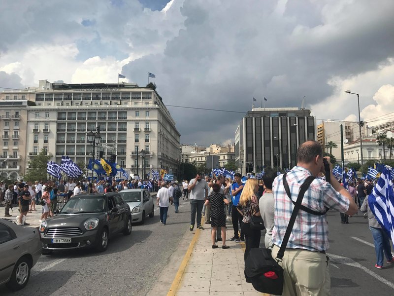 Ενταση στο συλλαλητήριο για τη Μακεδονία στο Σύνταγμα -Προσπάθησαν να μπουν στη Βουλή, τους απώθησαν τα ΜΑΤ [βίντεο & εικόνες] | iefimerida.gr 2