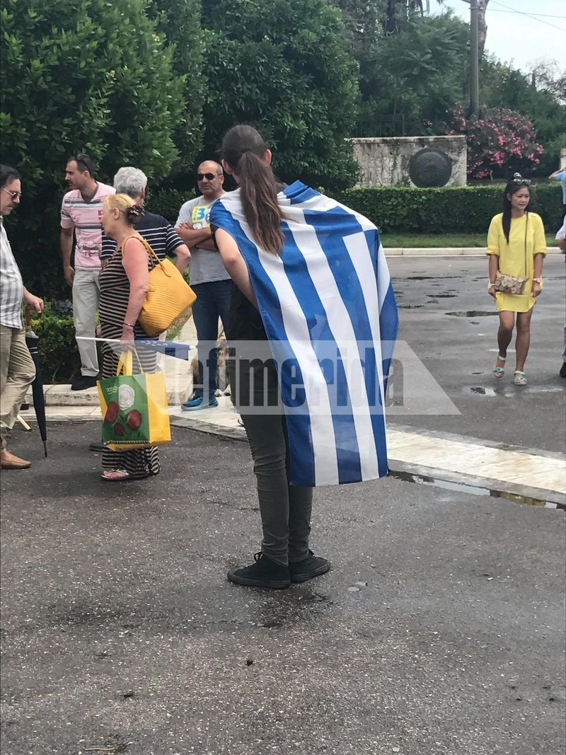 Ενταση στο συλλαλητήριο για τη Μακεδονία στο Σύνταγμα -Προσπάθησαν να μπουν στη Βουλή, τους απώθησαν τα ΜΑΤ [βίντεο & εικόνες] | iefimerida.gr 4