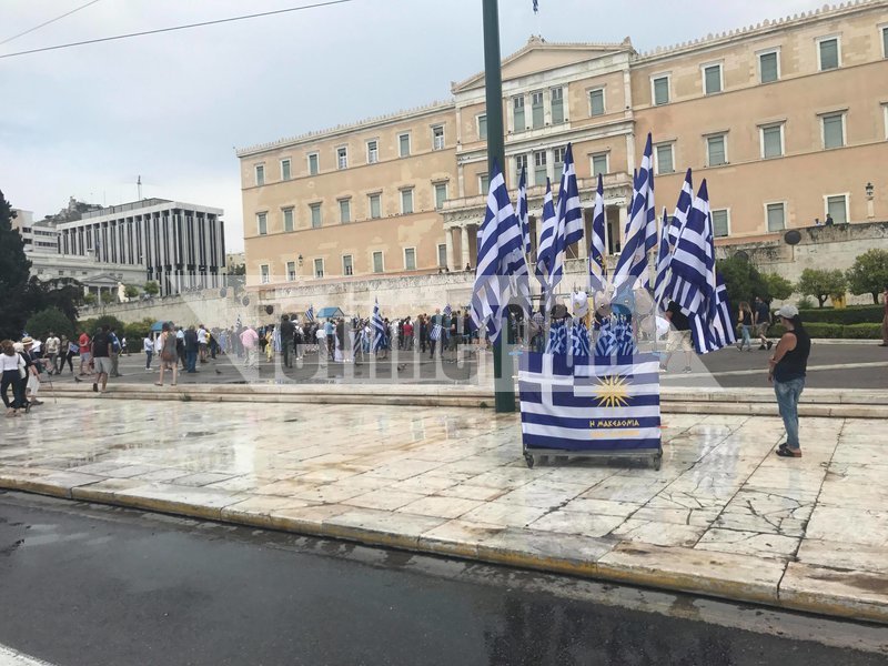 Ενταση στο συλλαλητήριο για τη Μακεδονία στο Σύνταγμα -Προσπάθησαν να μπουν στη Βουλή, τους απώθησαν τα ΜΑΤ [βίντεο & εικόνες] | iefimerida.gr 7