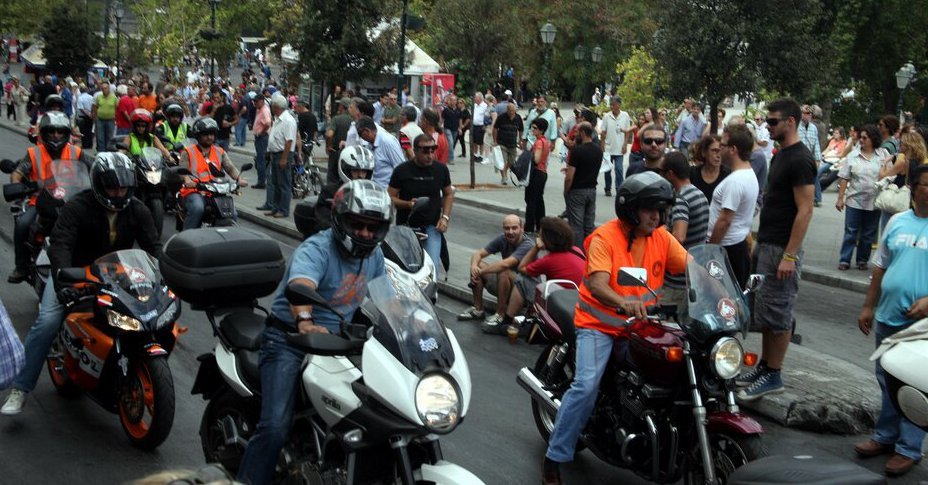 Χιλιάδες διαδηλωτές σε Σύνταγμα και Ομόνοια διαδήλωσαν κατά της Μέρκελ [εικόνες] | iefimerida.gr 11