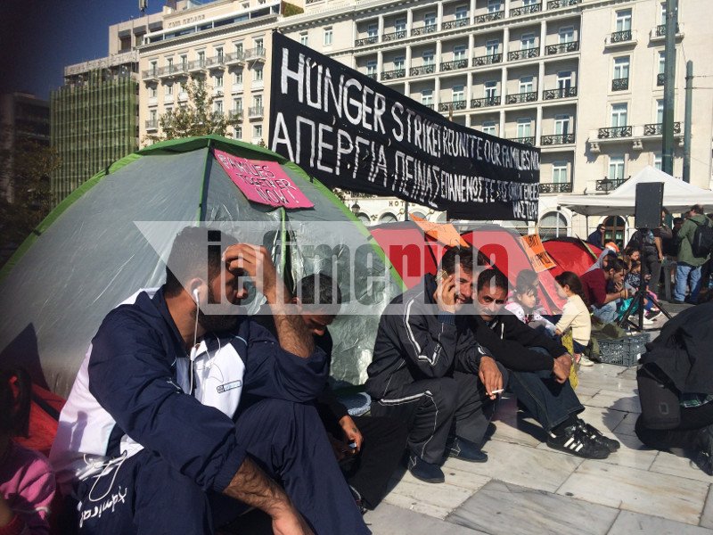 Πάλι γέμισε σκηνές το Σύνταγμα -Απεργία πείνας των μεταναστών, ζητούν ένωση με τις οικογένειές τους  [βίντεο] | iefimerida.gr 1