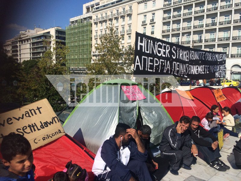 Πάλι γέμισε σκηνές το Σύνταγμα -Απεργία πείνας των μεταναστών, ζητούν ένωση με τις οικογένειές τους  [βίντεο] | iefimerida.gr 2