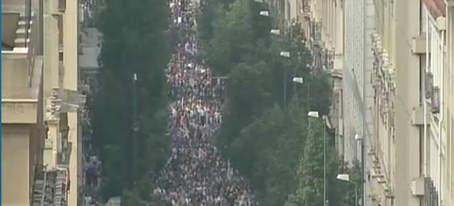 Χιλιάδες διαδηλωτές σε Σύνταγμα και Ομόνοια διαδήλωσαν κατά της Μέρκελ [εικόνες] | iefimerida.gr 0