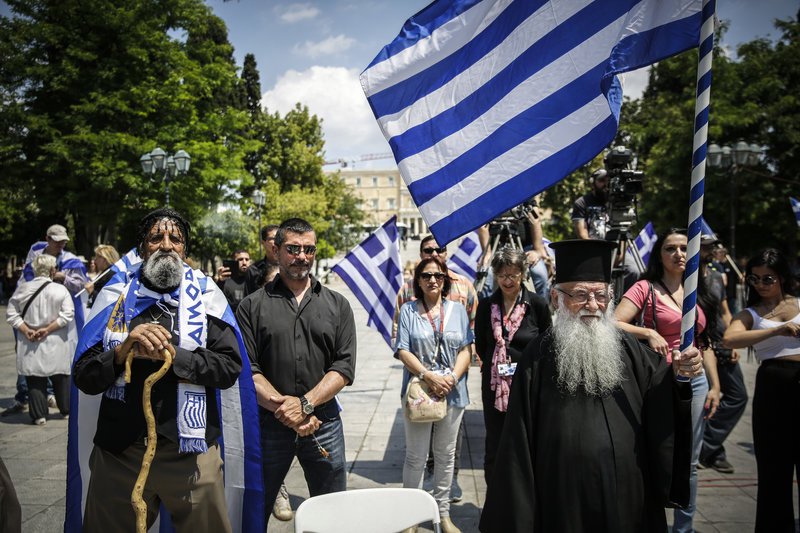 Συγκέντρωση στο κέντρο της Αθήνας για τους 2 στρατιωτικούς [εικόνες & βίντεο] | iefimerida.gr 9