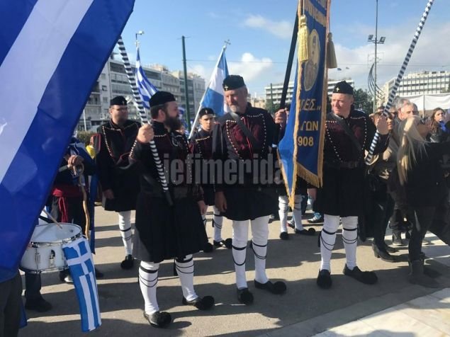 Εντυπωσιακή αλλαγή φρουράς στον Αγνωστο Στρατιώτη, σε ρυθμούς... συλλαλητηρίου [βίντεο] | iefimerida.gr 2