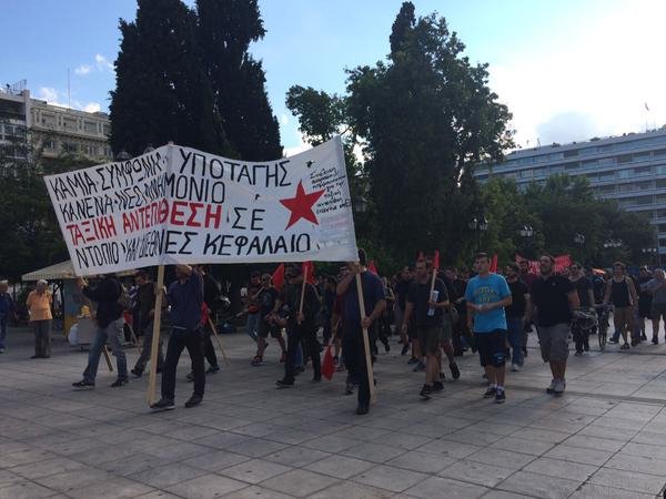 200 αντιεξουσιαστές στο Σύνταγμα για να χαλάσουν τη διαδήλωση «Μένουμε Ευρώπη» [εικόνες]  | iefimerida.gr 1