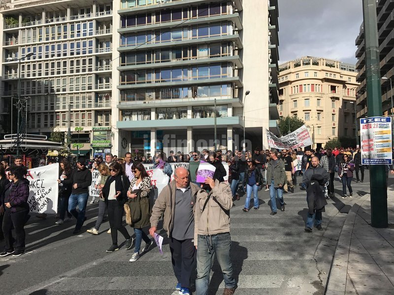 Απεργία-Χιλιάδες διαδηλωτές στο κέντρο της Αθήνας ζητούν λιγότερους φόρους και αύξηση κατώτατου μισθού [εικόνες & βίντεο] | iefimerida.gr 26