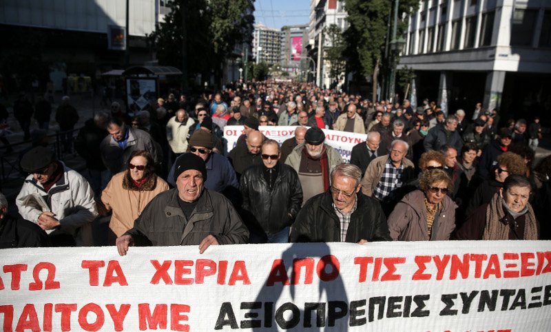 Στους δρόμους οι συνταξιούχοι για το Ασφαλιστικό -Σε κλοιό το υπουργείο Εργασίας [εικόνες] | iefimerida.gr 5