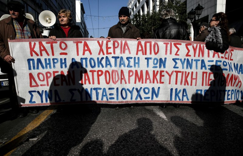 Στους δρόμους οι συνταξιούχοι για το Ασφαλιστικό -Σε κλοιό το υπουργείο Εργασίας [εικόνες] | iefimerida.gr 7