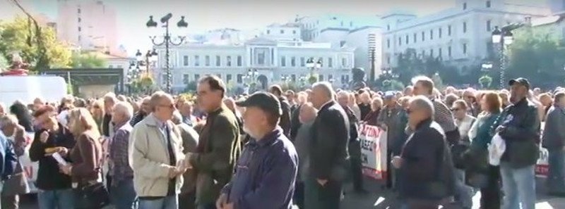 Χιλιάδες συνταξιούχοι έκαψαν τις επιστολές Κατρούγκαλου | iefimerida.gr 8