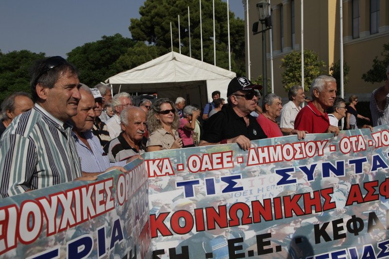 Ολοκληρώθηκε η κινητοποίηση του ΠΑΜΕ και των συνταξιούχων στο Ζάππειο [εικόνες] | iefimerida.gr 0