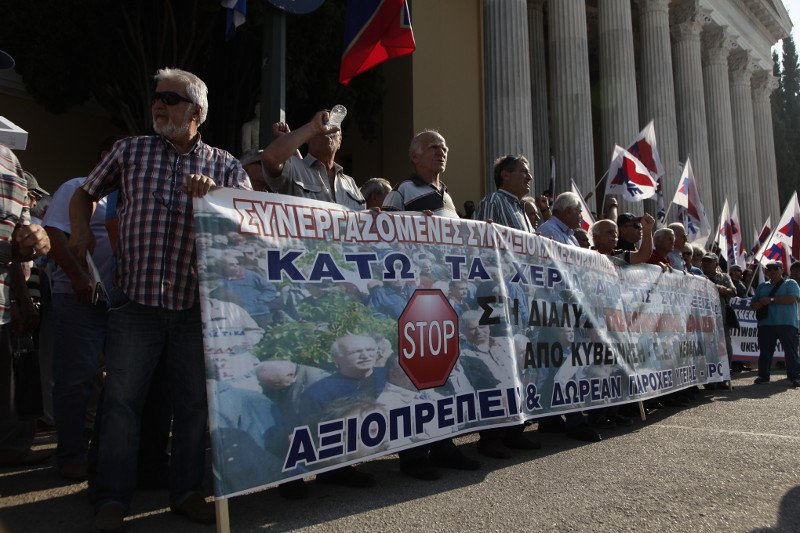 Ολοκληρώθηκε η κινητοποίηση του ΠΑΜΕ και των συνταξιούχων στο Ζάππειο [εικόνες] | iefimerida.gr 1