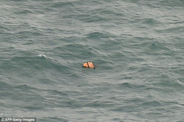 Βρέθηκαν συντρίμμια της μοιραίας πτήσης της AirAsia [εικόνες] | iefimerida.gr 4