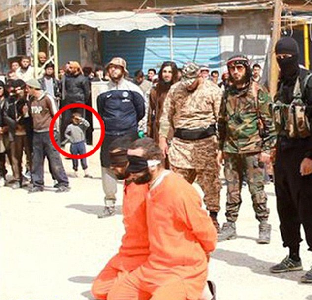 Σχολείο δολοφόνων: Τζιχαντιστές μαθαίνουν σε παιδιά να εκτελούν εν ψυχρώ [εικόνες] | iefimerida.gr 0