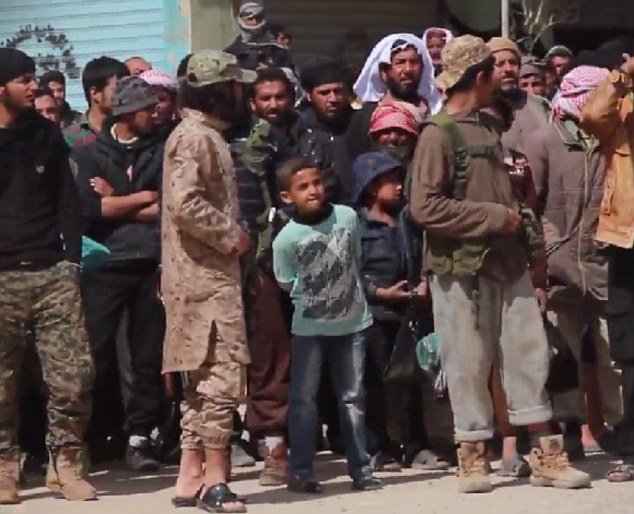 Σχολείο δολοφόνων: Τζιχαντιστές μαθαίνουν σε παιδιά να εκτελούν εν ψυχρώ [εικόνες] | iefimerida.gr 2