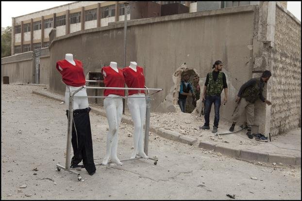 Το φωτογραφικό πρακτορείο Magnum συγκλονίζει: Ο πόλεμος στη Συρία όπως δεν τον έχουμε ξαναδεί [εικόνες] | iefimerida.gr 7