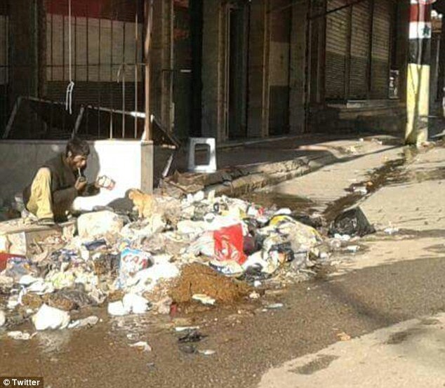 Η πόλη των «ζωντανών-νεκρών» στη Συρία -Μοντάγια, εκεί που άνθρωποι τρώνε χώμα, γρασίδι και κατοικίδια [εικόνες] | iefimerida.gr 4