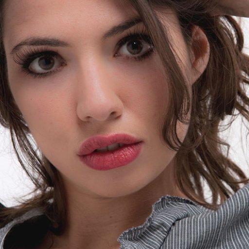 Η καλλονή από τη Συρία που δίνει τον δικό της αγώνα εναντίον των τζιχαντιστών στα social media [εικόνες] | iefimerida.gr 0