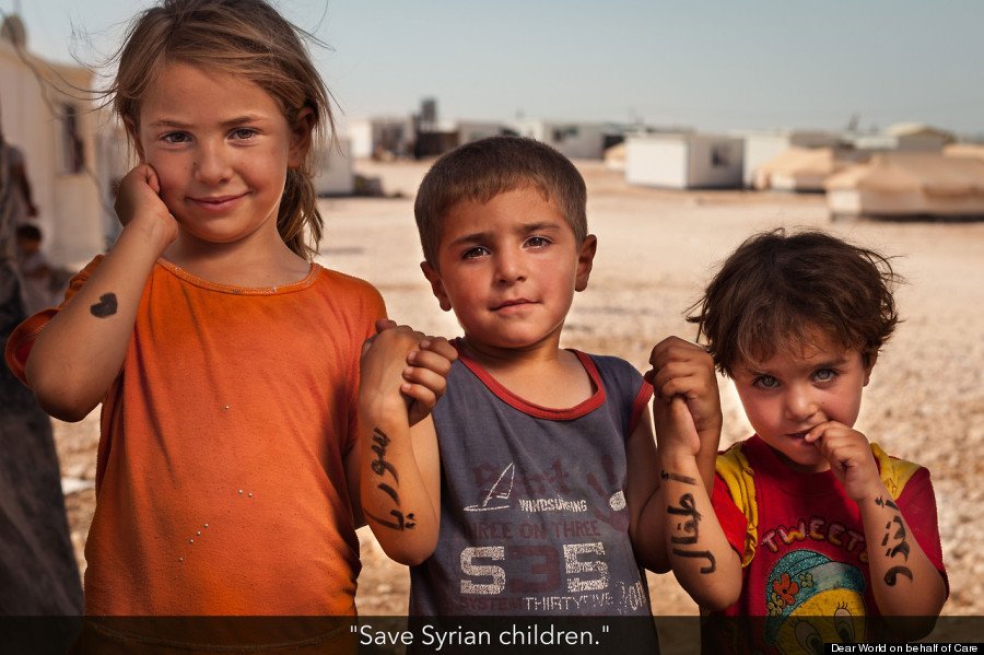 Σύριοι πρόσφυγες μοιράζονται την ιστορία τους γράφοντας συνθήματα στα χέρια [εικόνες] | iefimerida.gr 2