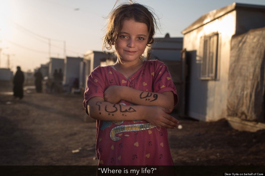 Σύριοι πρόσφυγες μοιράζονται την ιστορία τους γράφοντας συνθήματα στα χέρια [εικόνες] | iefimerida.gr 4