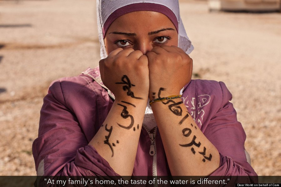 Σύριοι πρόσφυγες μοιράζονται την ιστορία τους γράφοντας συνθήματα στα χέρια [εικόνες] | iefimerida.gr 5