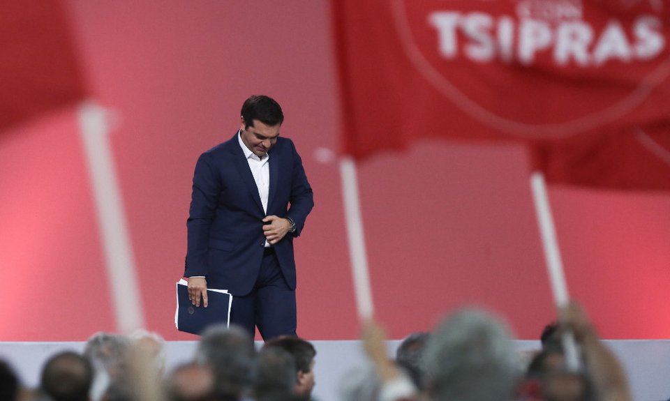 Ο Τσίπρας πάει σε ανασχηματισμό -Προσπαθεί να κλείσει τις μνημονιακές πληγές στο ΣΥΡΙΖΑ | iefimerida.gr 0