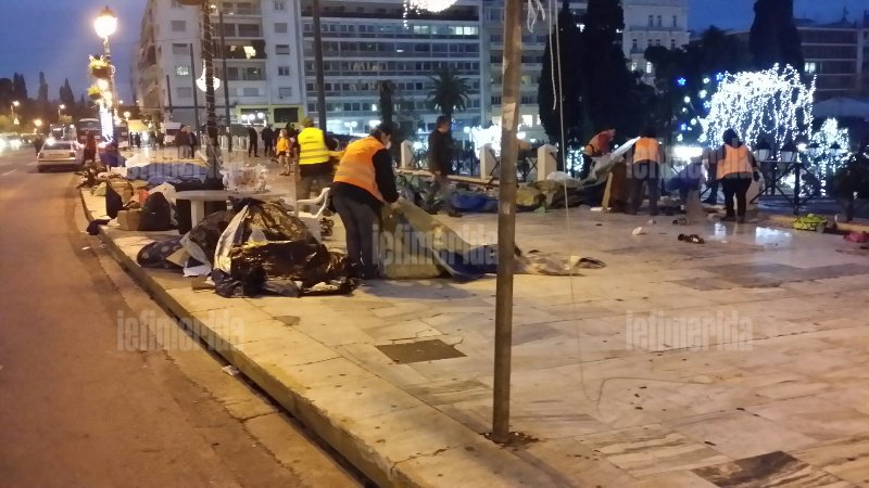 Τέλος οι Σύροι από το Σύνταγμα -Απέραντη χωματερή η πλατεία [εικόνες] | iefimerida.gr 2