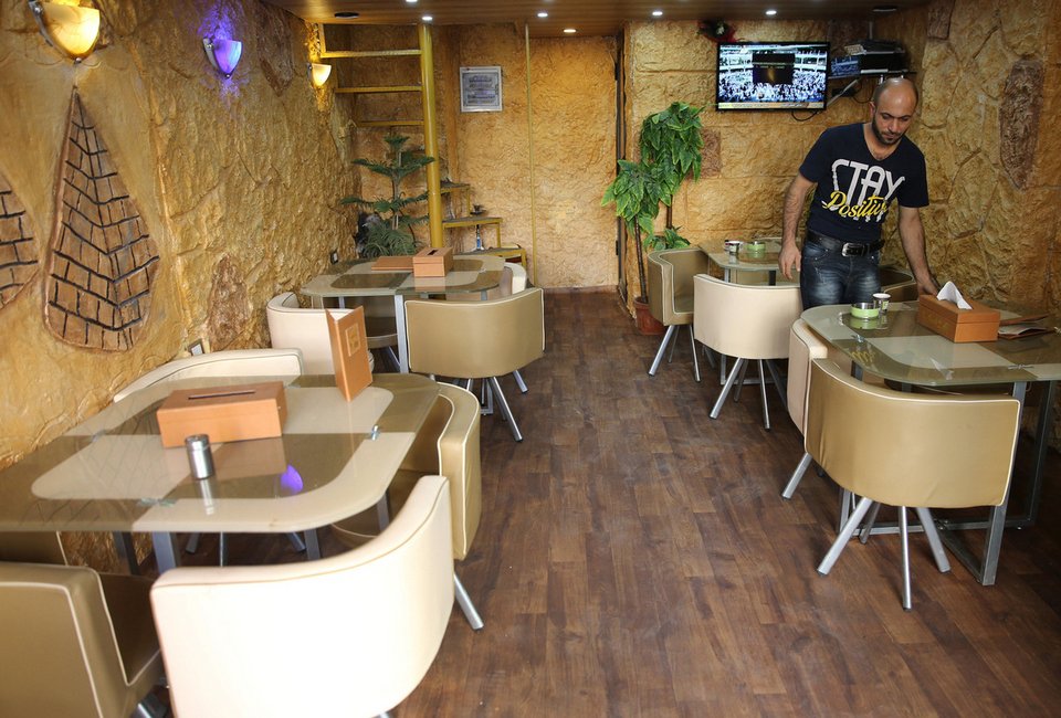 Ο πρόσφυγας που πουλούσε στυλό αγκαλιά με την κόρη του έχει σήμερα 3 επιχειρήσεις [εικόνες] | iefimerida.gr 2