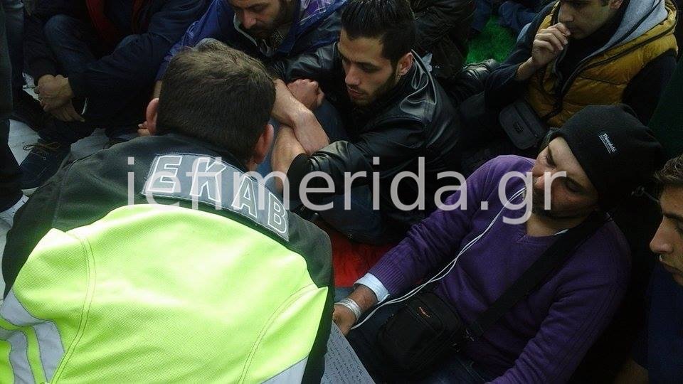 Δεκάχρονη από τη Συρία λιποθύμησε στο Σύνταγμα από την εξάντληση και το κρύο [εικόνες] | iefimerida.gr 4