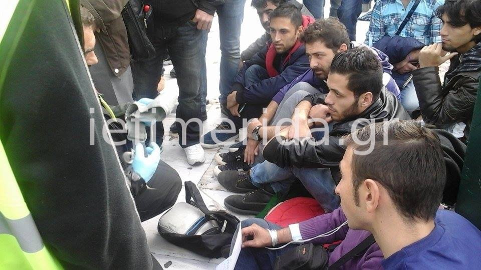 Δεκάχρονη από τη Συρία λιποθύμησε στο Σύνταγμα από την εξάντληση και το κρύο [εικόνες] | iefimerida.gr 5