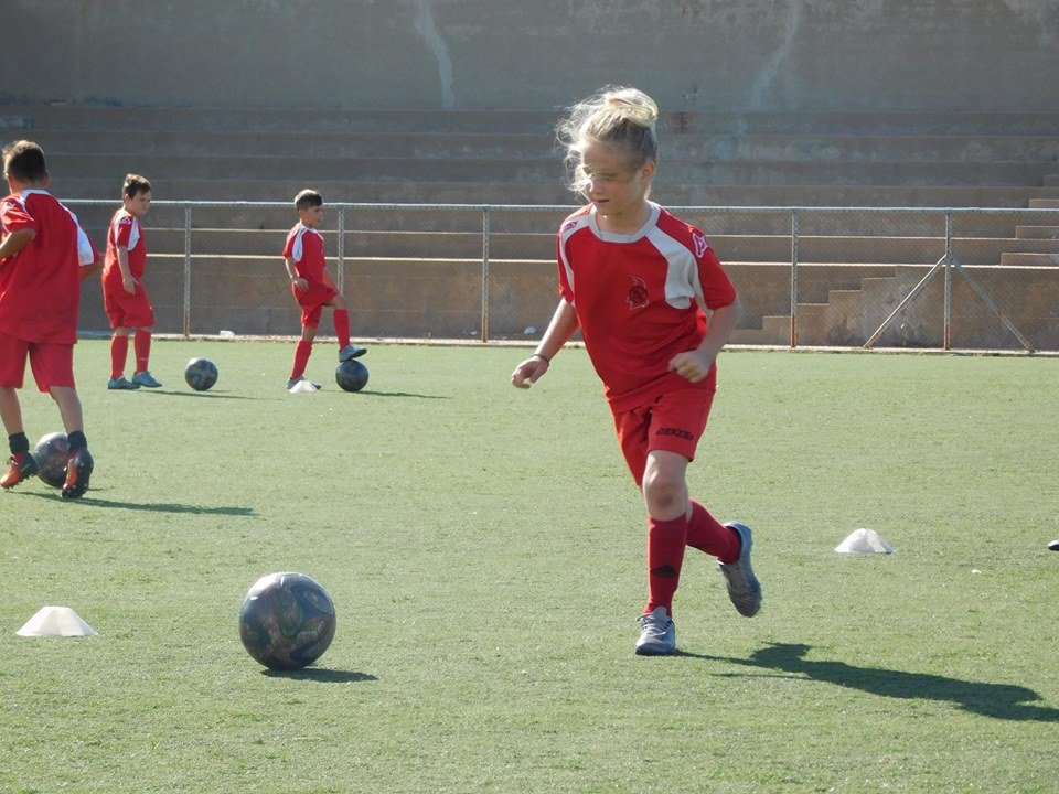 Η συγκινητική πράξη 9χρονου στη Σύρο -Μάκρυνε τα μαλλιά του και τα δώρισε σε παιδιά με καρκίνο [εικόνες] | iefimerida.gr 2