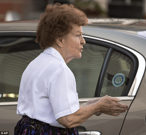 Συνελήφθη 89χρονος πρώην φύλακας του Άουσβιτς - Κατηγορείται για τη δολοφονία τουλάχιστον 344.000 ανθρώπων [εικόνες] | iefimerida.gr 3