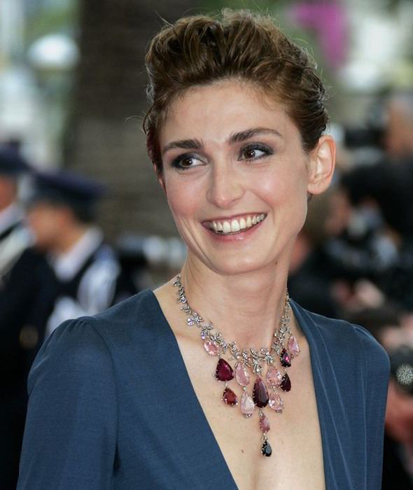 Το βιβλίο χείμαρρος για τα καμώματα του Ολάντ ξεπερνά σε πωλήσεις τις «50 αποχρώσεις του γκρι» [εικόνες] | iefimerida.gr 4