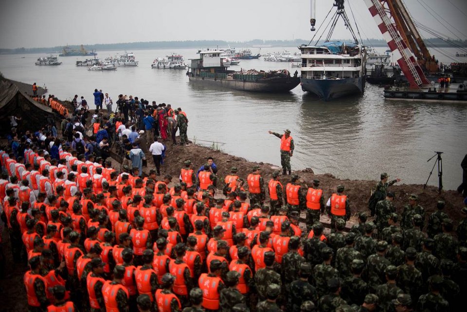 Μόνο πτώματα βρίσκουν οι διασώστες στο Γιανγκτσέ -Στους 431 οι νεκροί [εικόνες] | iefimerida.gr 0