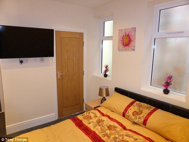 Τα δημόσια ουρητήρια έγιναν γκαρσονιέρα και ενοικιάζονται για  1.300 λίρες το μήνα [εικόνες] | iefimerida.gr 2